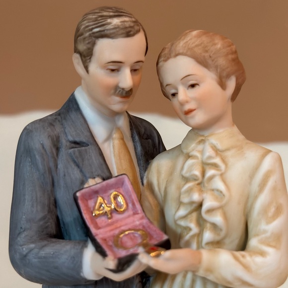 ✨Treasured Memories “FORTY YEARS TOGETHER” Enesco Figurine 1983 (w/ box)✨ - Picture 4 of 5